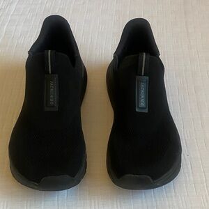 JACKSHIBO Women's Black Slip-On Sneakers